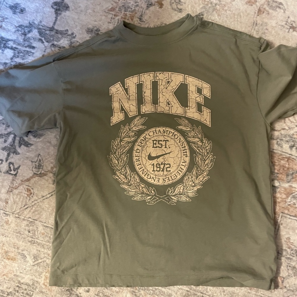 nike t shirt